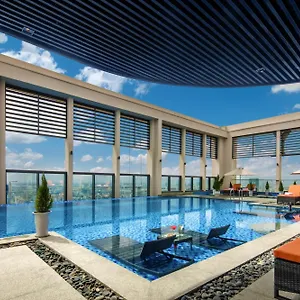 luxury-beach-condo-5-star-pool-gym-sauna.hotelsofhoian.com/